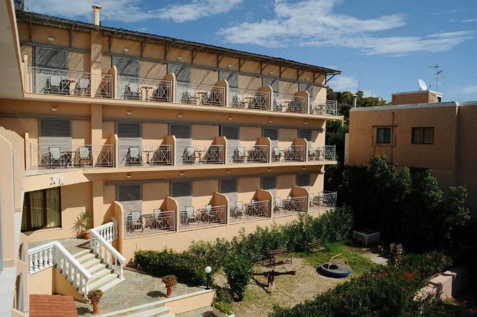 Hotel Magda Agia Marina  المظهر الخارجي الصورة
