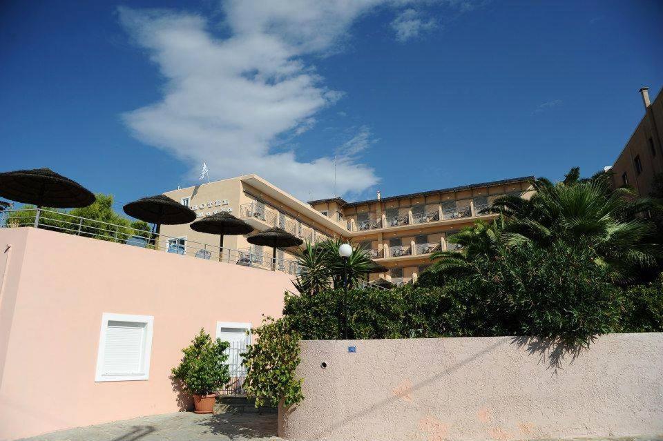 Hotel Magda Agia Marina  المظهر الخارجي الصورة